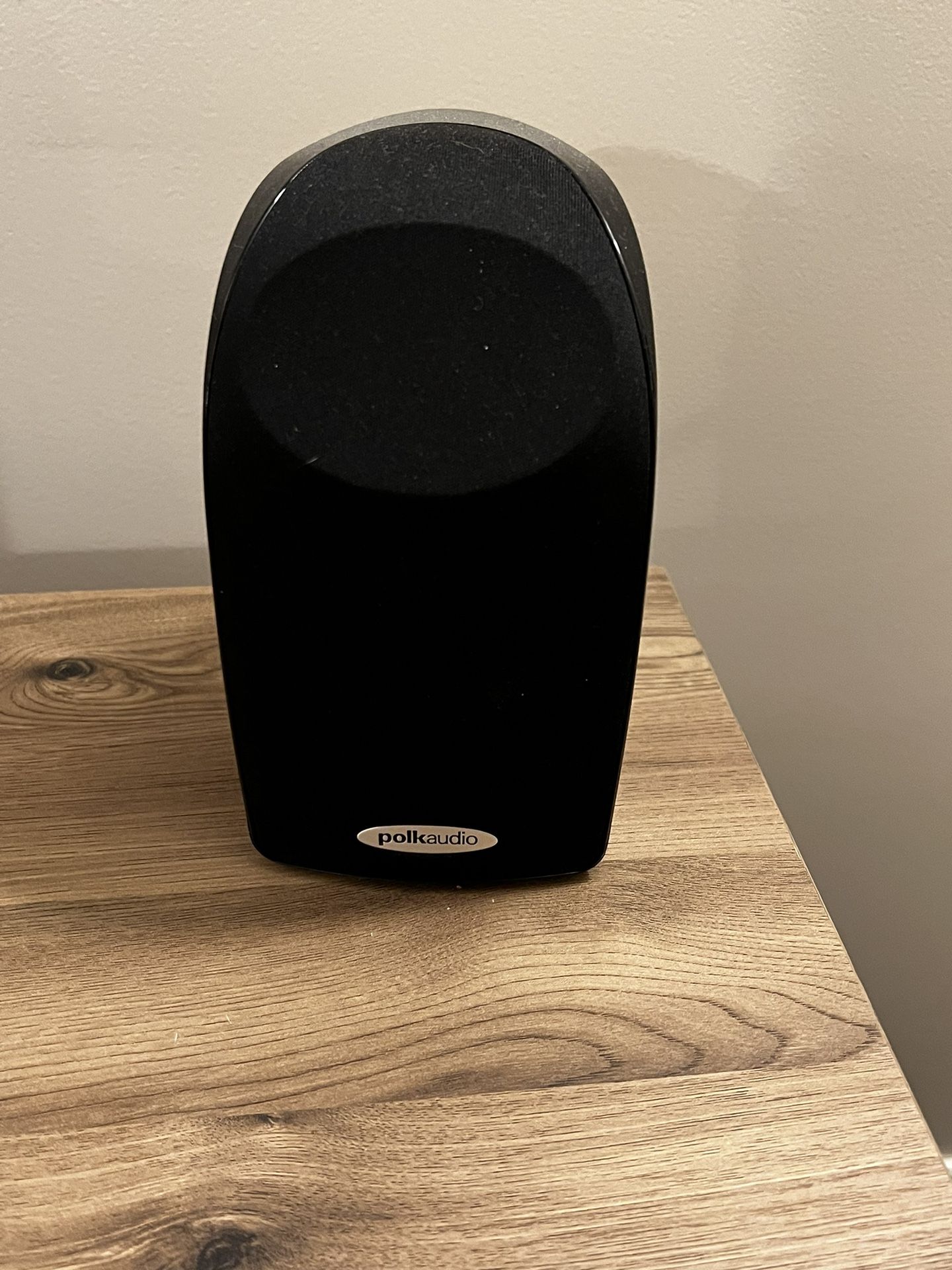 Polk Audio TL1 Satellite Speakers 4ea And 1ea Center