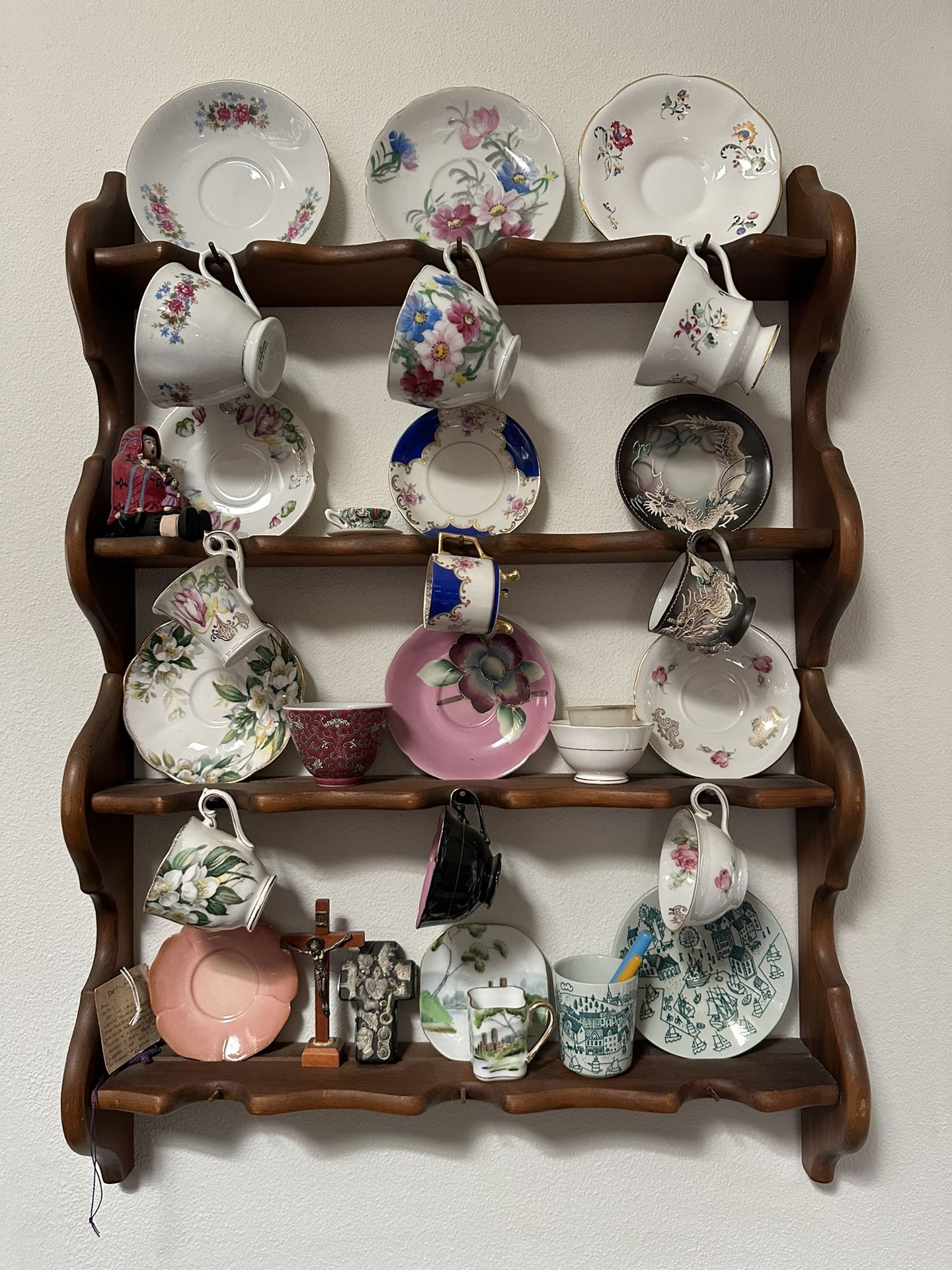 Collectible Vintage Bone China Teacups & Saucers Set