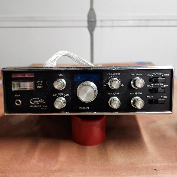 Courier Gladiator 40 ch CB Radio