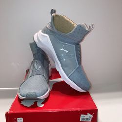 Brand New “PUMAS” Size 8 WOMENS  From Macys No Deliveries No Holds 