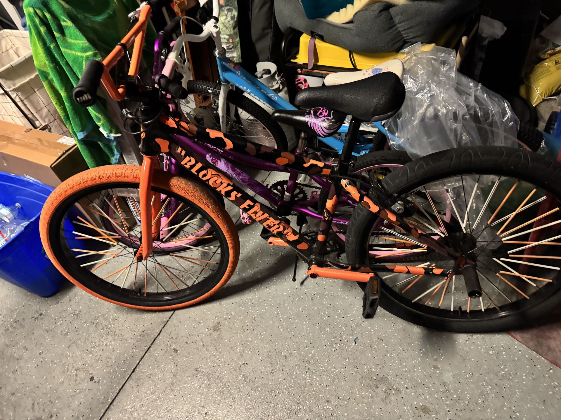 Blocks Flyer orange and black camo SE bike