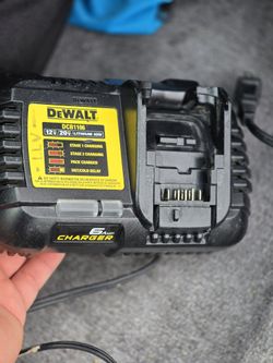 DeWalt DCB1106 Fast Charger (6 Amp)