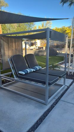 Brushed aluminum daybed for patio