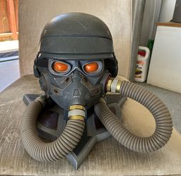 PS3 Killzone Helghast 2010 Gas Mask Helmet Bust Storage Decor Display - No Game. Excellent Condition. No Broken Parts