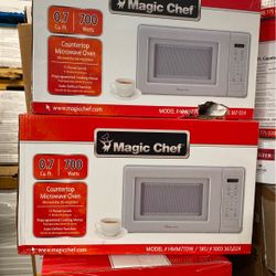 Magic Chef 0.7 cu. ft. Countertop Microwave in White