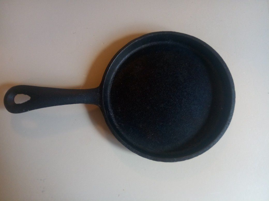 Cast Iron Pan Single Egg Frying Pan