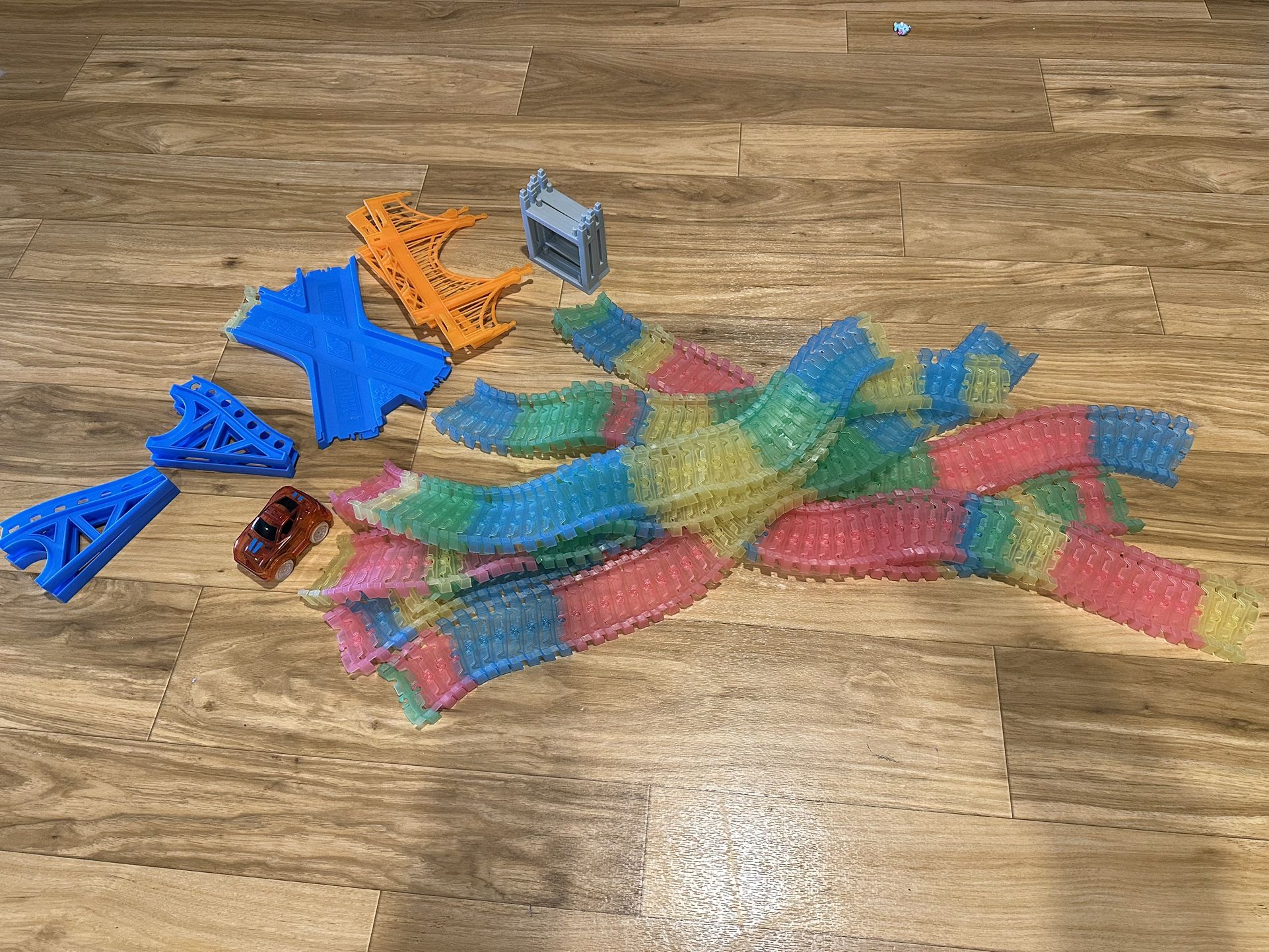 Magic Tracks Racetrack with Race Car