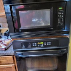 G E 24" Microwave With Trim