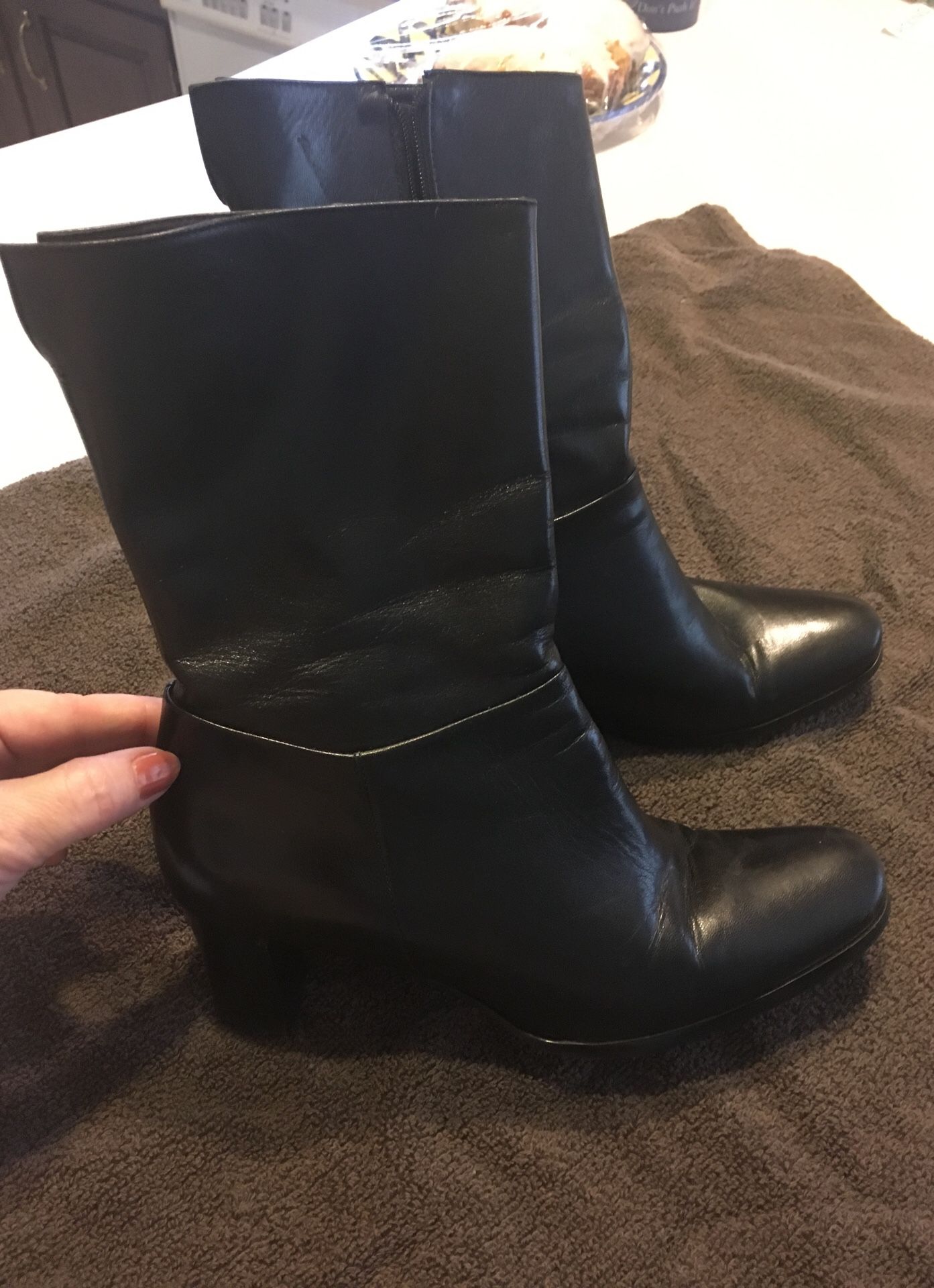 Designer boots - VERY nice quality - black size 7