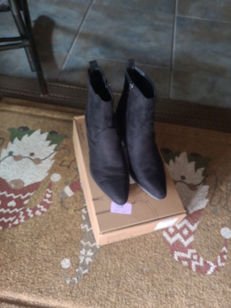 Women's Boots Size 8