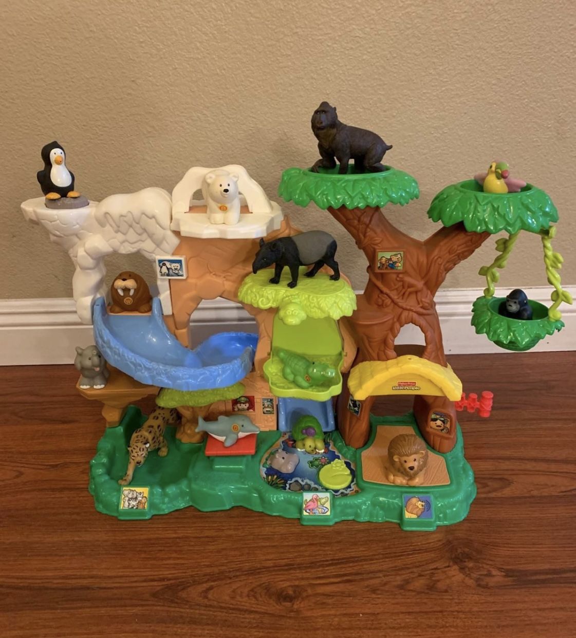 Fisher-Price Little People 2011 Zoo Talkers Treehouse Animal Jungle PlaySet W / 12 little People includes. 