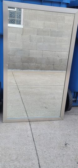 Thick Mirror,  Aluminum Frame. 30 Dls.