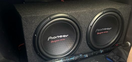Pioneer champion series subwoofer 12inch and Diablo amp 2800 watts