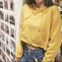 Brandy Mellville Cropped hoodie 