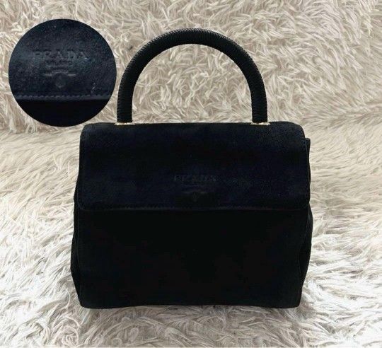  𝐏𝐫𝐚𝐝𝐚  handbag suede black logo embossed vintage