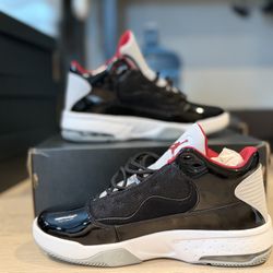 Jordan Max Aura 2 Black/Gym Red - White - Wolf Grey Size US 9M