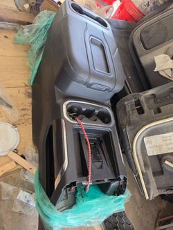 2021 gmc sierra seats and center console
