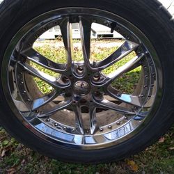 Vendo Rines Y Llantas 6 Hoyos Las Tres Llantas Están En Un 50% Y Unas Nada Más Una Necesita Cambiarse