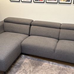 Sectional couch with adjusting headrests