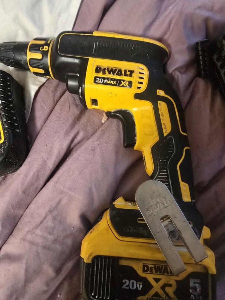 Dewalt Drywall Screw Gun With 20v Battery And Charger