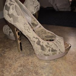 Betsey Johnson Size 7.5 Peak Toe Heel Lace