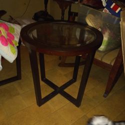 Set Of Coffee Table And Two End Tables..perfect Condition 