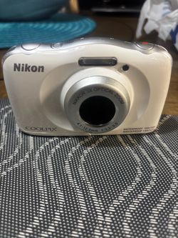 Nikon Coolpix W100 WHITE 13.2MP Water/shockproof 3X WiFI Digital Cam