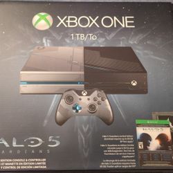 Halo 5 Xbox One With 4 Controllers