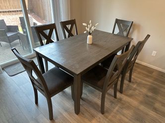 60” Table 6 chairs