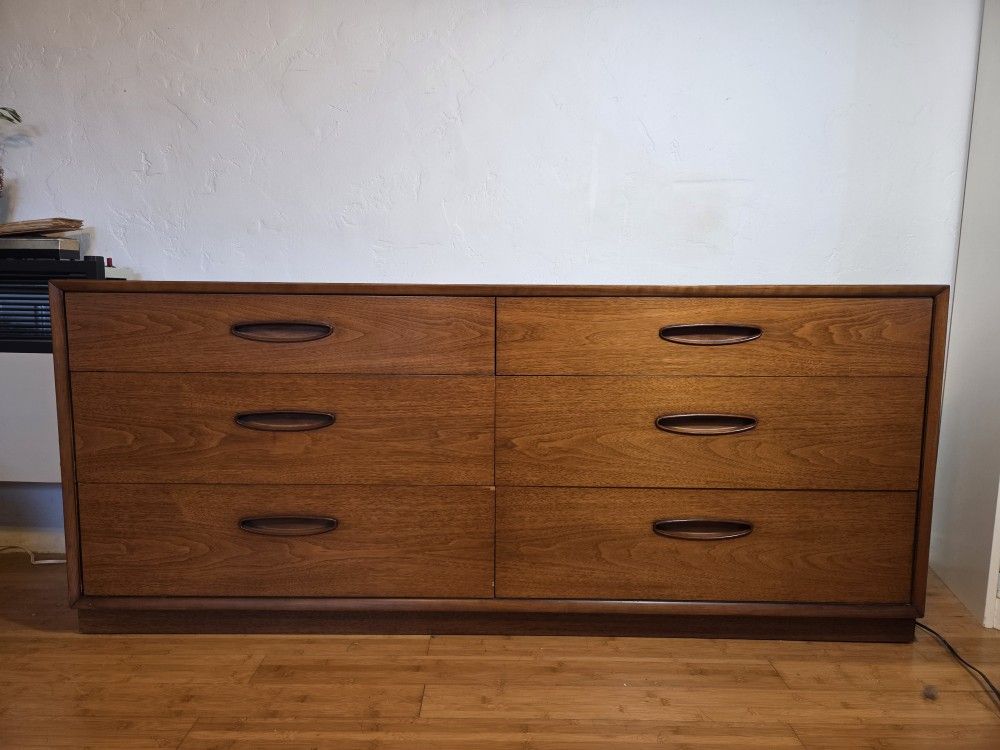 Henredon Circa 60 Mid Century Modern Low Boy Dresser