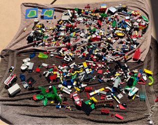5lbs vintage Lego pirates m-tron city 2 mini figures