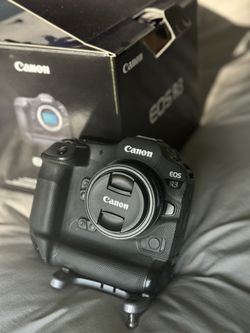 Canon R3 Mirrorless Camera - Excellent Condition