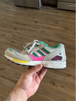 Woman sneakers size 8w selling as a bundle