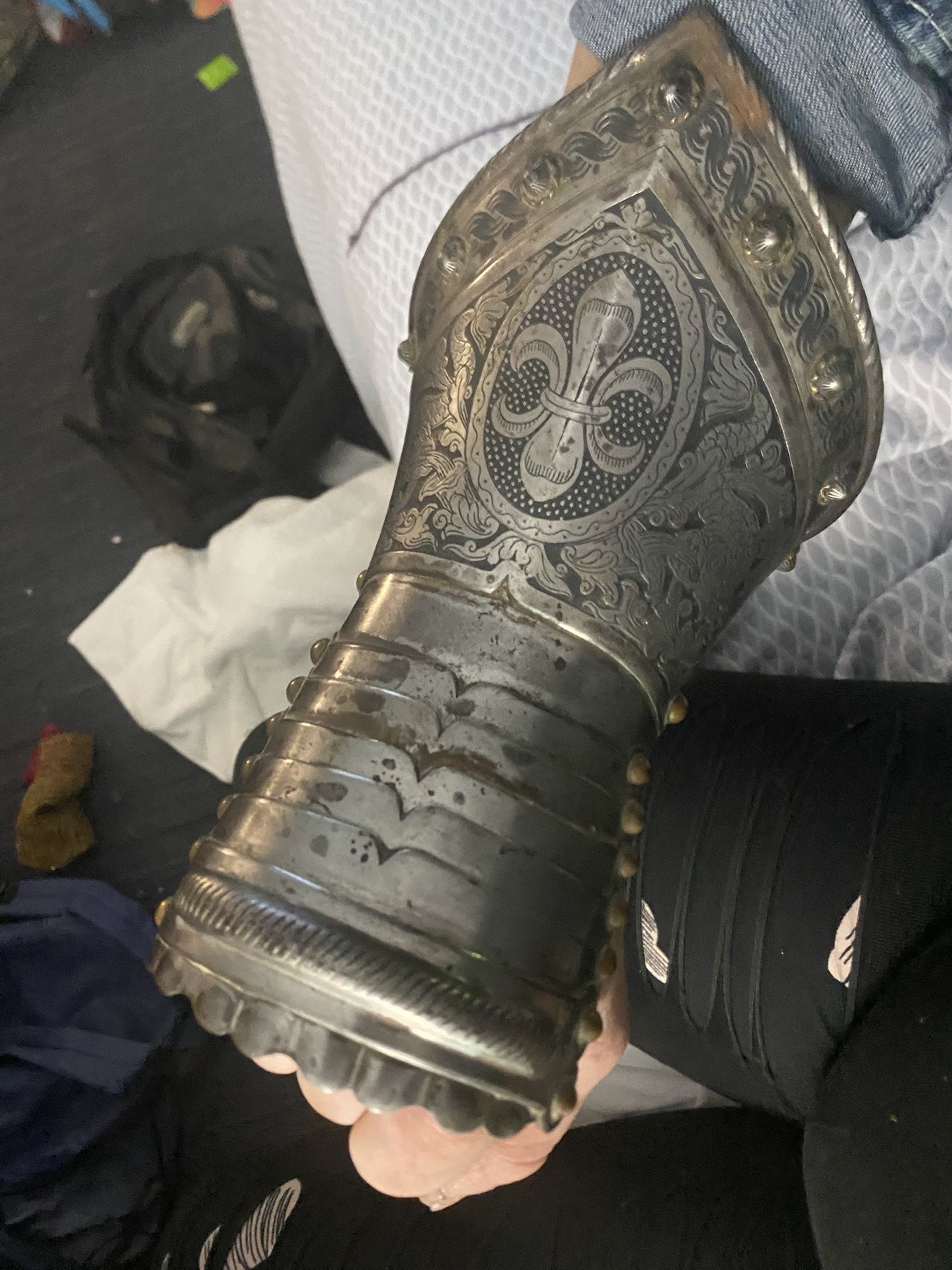 Fleur De Lis Medieval Gauntlet