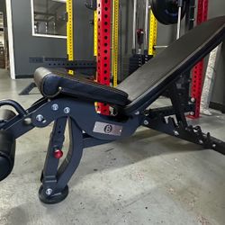 Adjustable Weight Bench brand new in box   7 back positions, 4 adjustable seat positions  