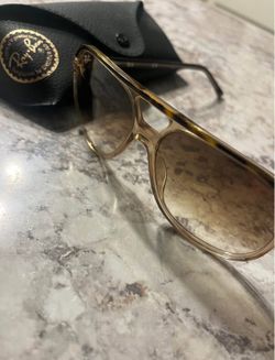 Ray-Ban Sunglasses (Like-New) With Original Case 