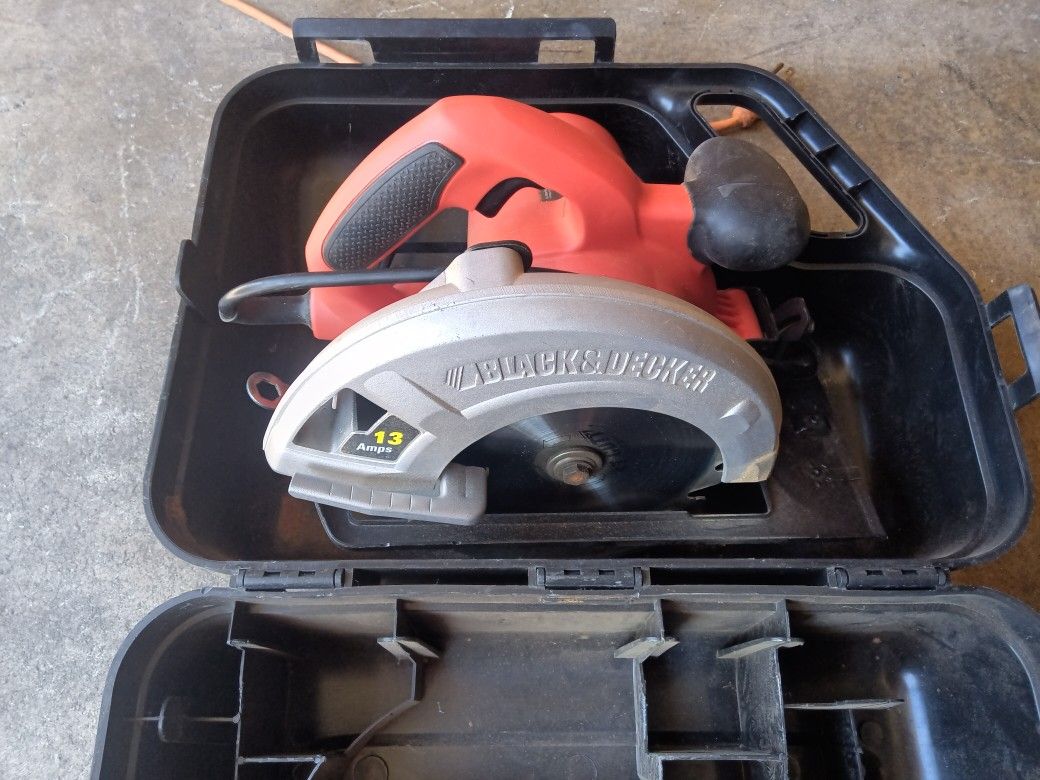 Skill saw Black And Decker $50