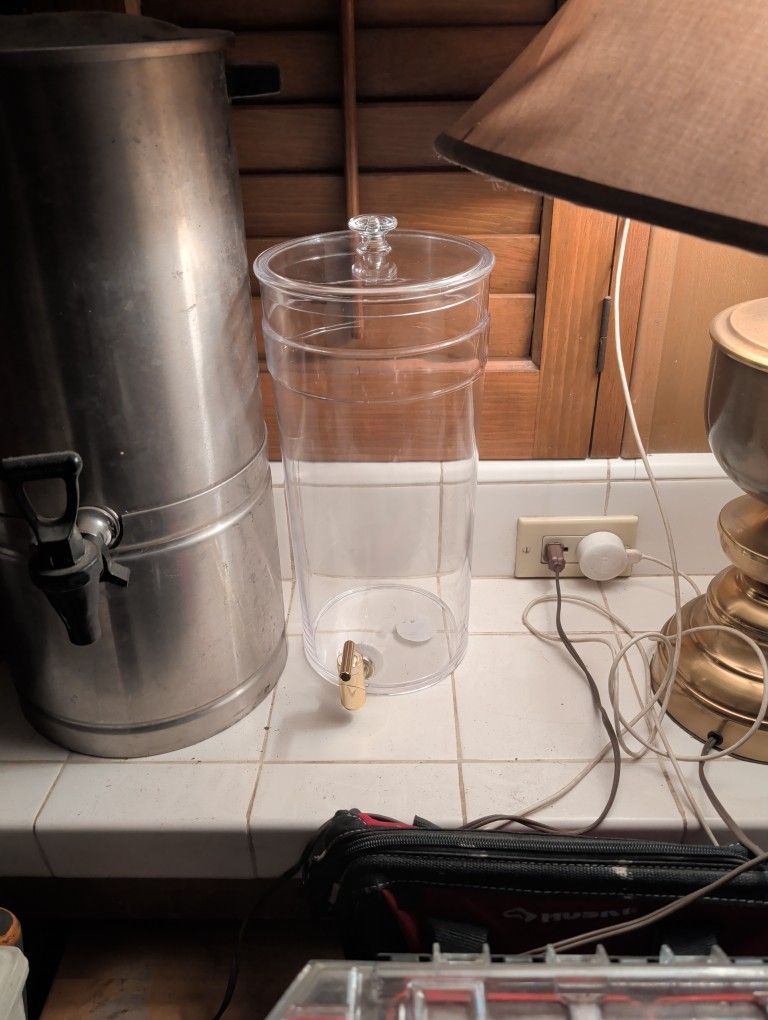 bpa free plastic drink dispenser