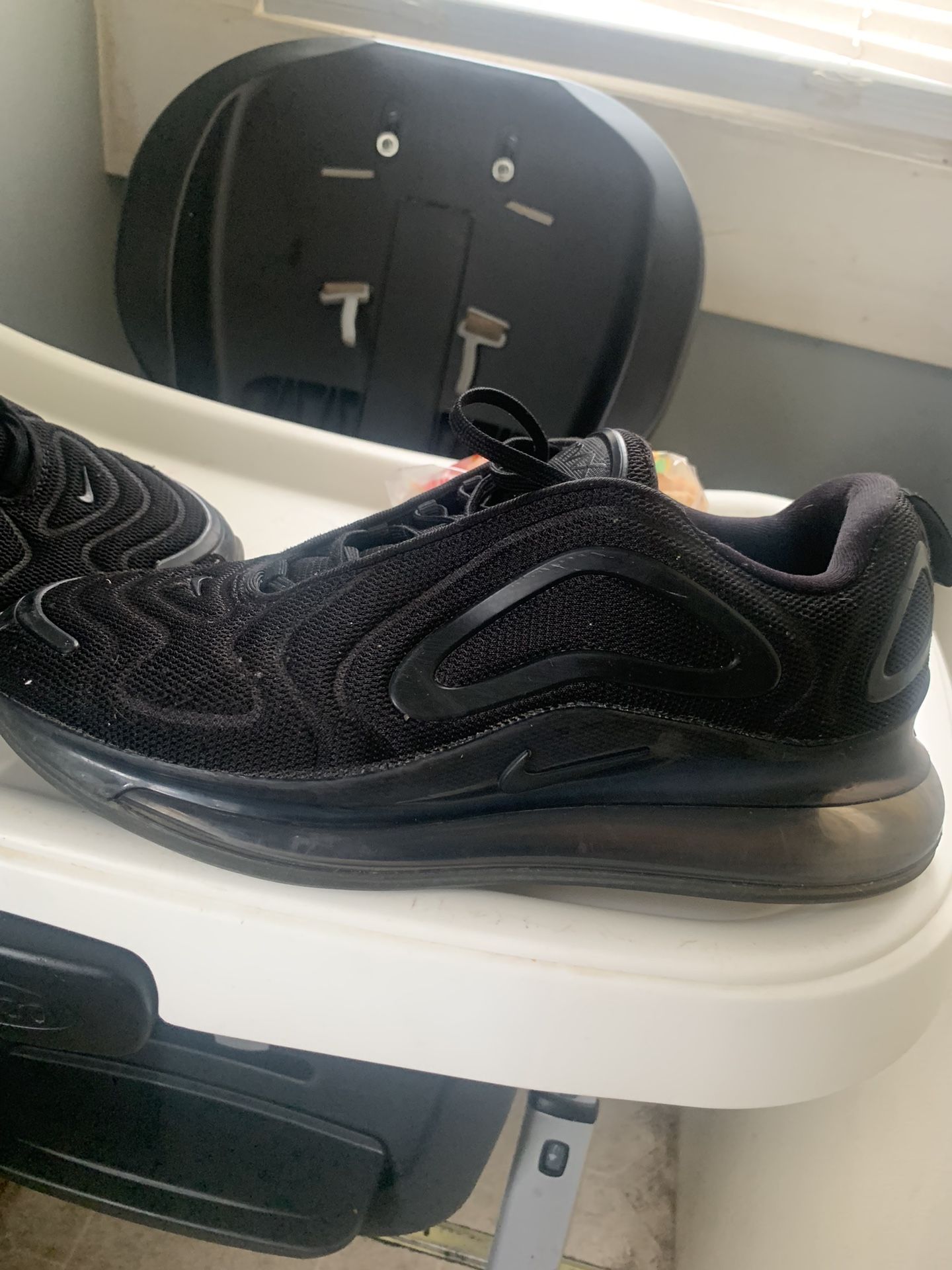 Airmax 720 Triple Black Size 9