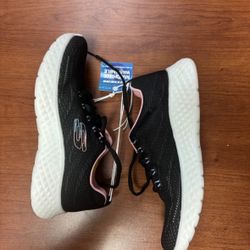 Skecher’s Lite-foam Women’s Size 6