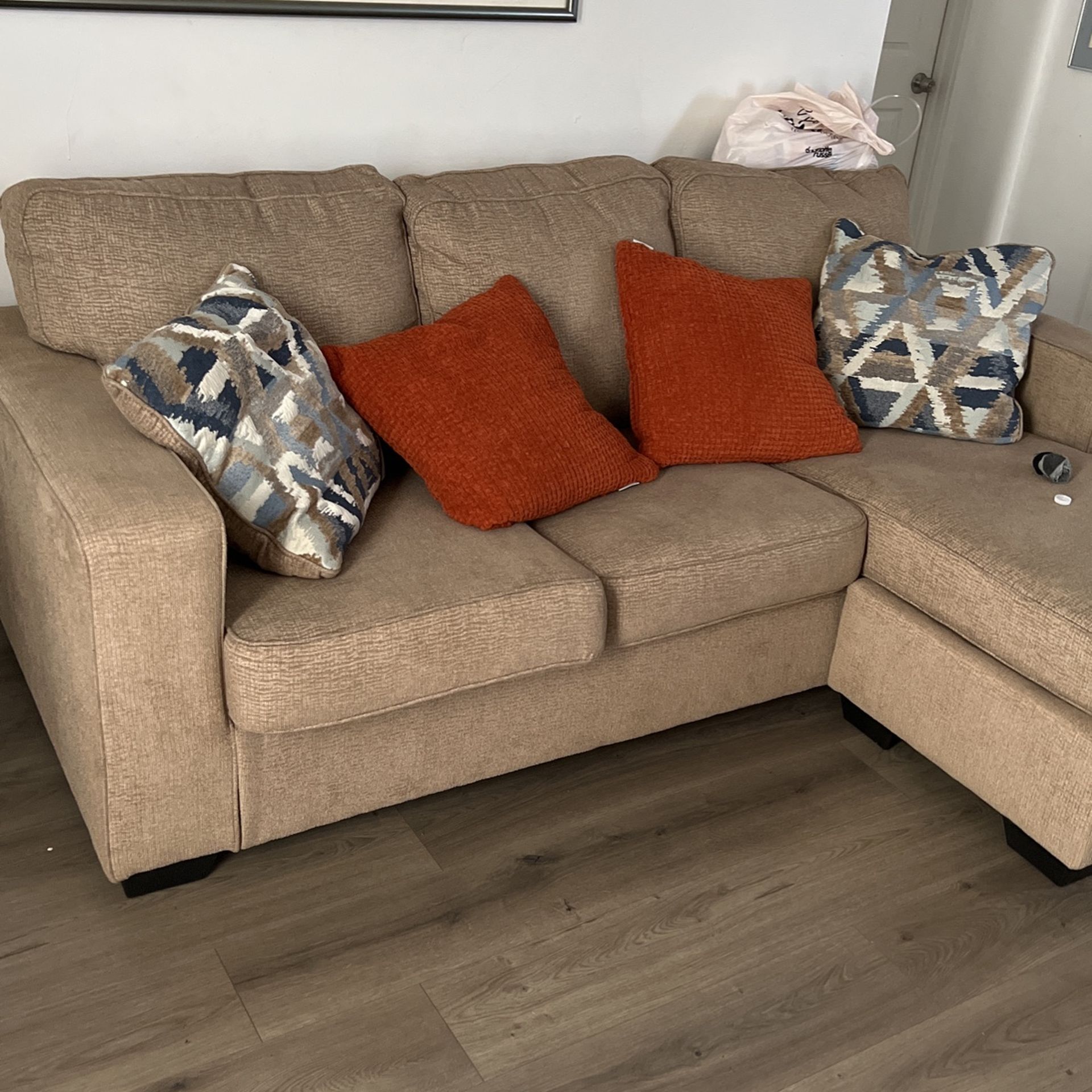 Ashley Furniture Sect Sofa With Chaise