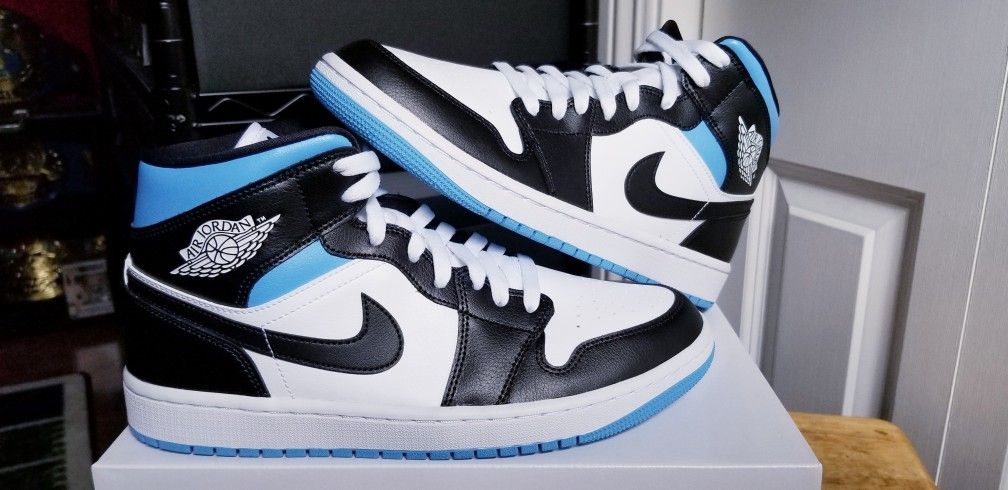 DS WMNS Air Jordan I One Mid Black University Blue UNC Size