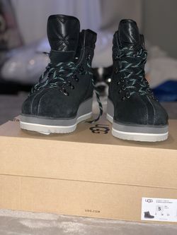 UGG Women Size 5 / Puppy Not Included 🤗