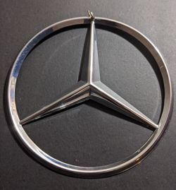 authentic MERCEDES BENZ metal trunk ornament * 1983 * (4"+ diameter)