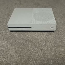 Xbox Series One (With everything Including games and controllers)