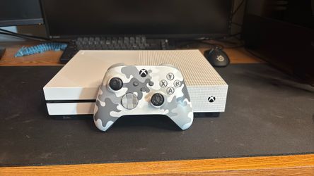 Xbox One S With Controller