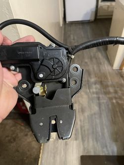 Dodge Magnum rear latch mechanism