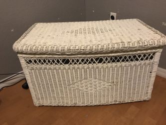 White wicker trunk