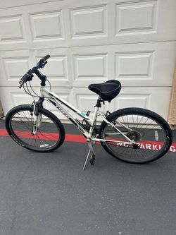 Woman Trek 820