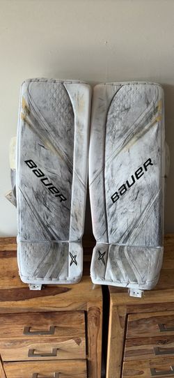 Hockey goalie pads size 33